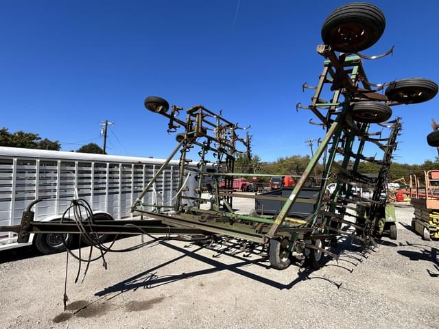 Image of John Deere 1010 equipment image 4