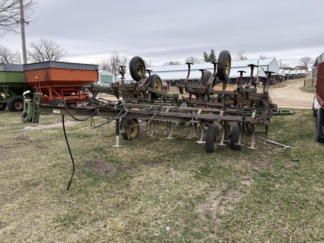 Image of John Deere 1010 Image 0