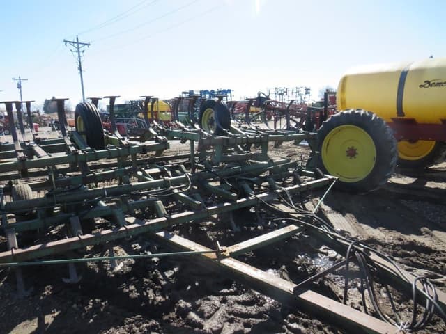 Image of John Deere 1010 equipment image 1