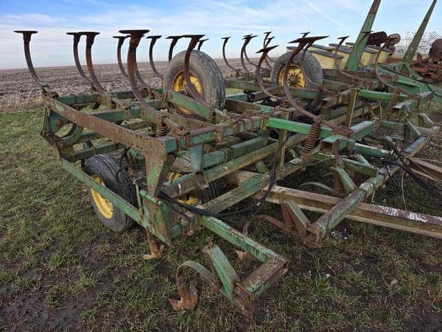 Image of John Deere 1010 equipment image 1