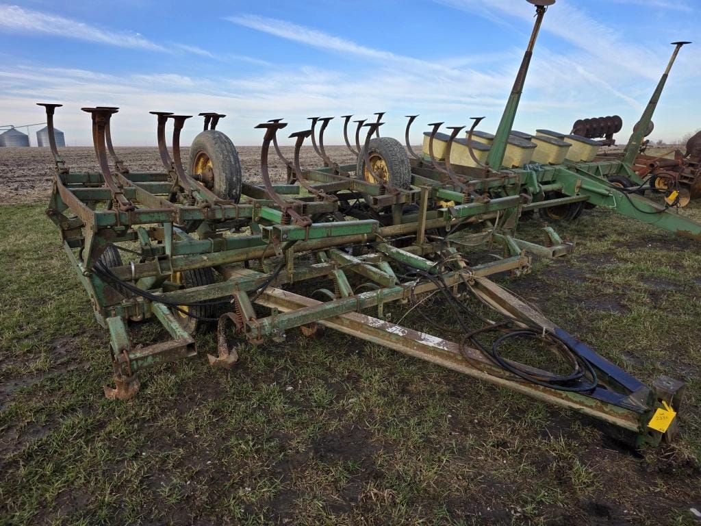 John Deere 1010 Equipment Image0