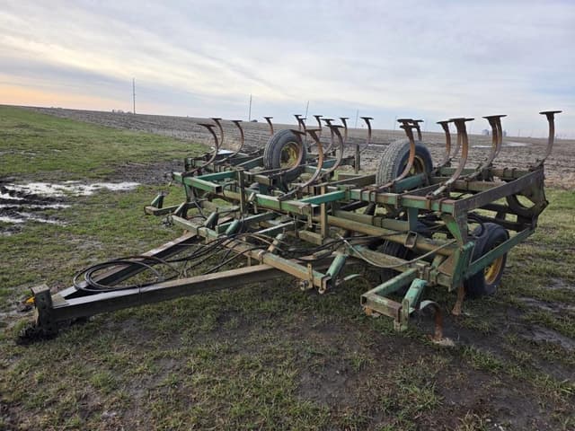 Image of John Deere 1010 equipment image 4