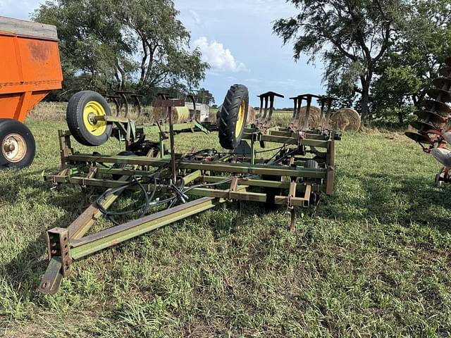 Image of John Deere 1010 equipment image 2