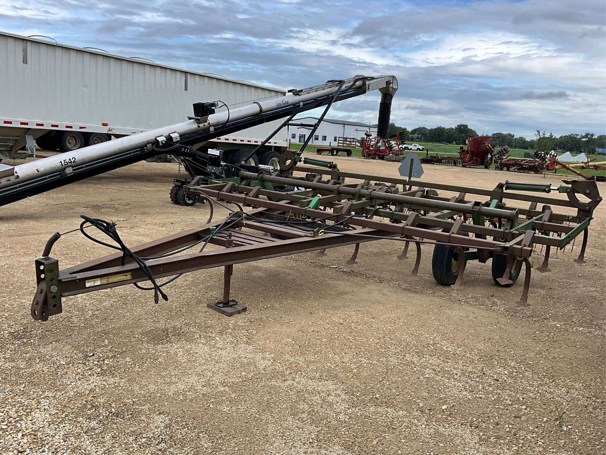 John Deere 1010 Equipment Image0