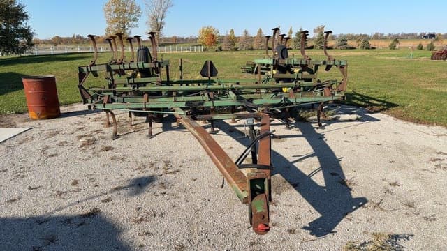 Image of John Deere 1010 equipment image 2