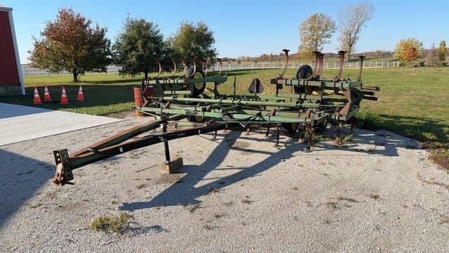 Image of John Deere 1010 equipment image 3