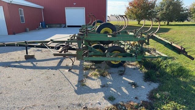 Image of John Deere 1010 equipment image 4