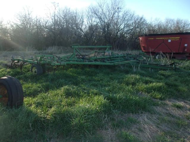 Image of John Deere 1010 equipment image 2