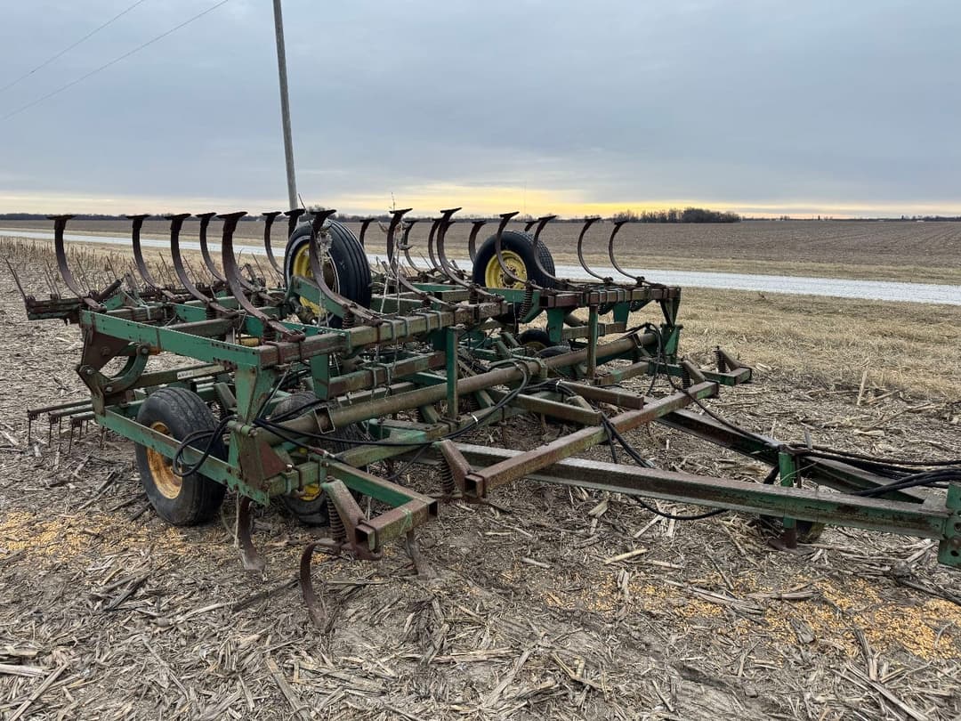 Image of John Deere 1010 Image 1