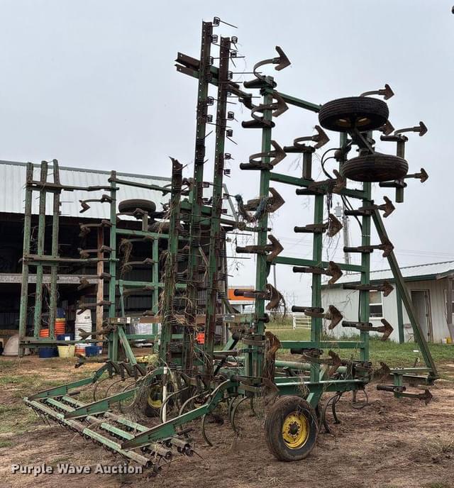 Image of John Deere 1010 equipment image 3