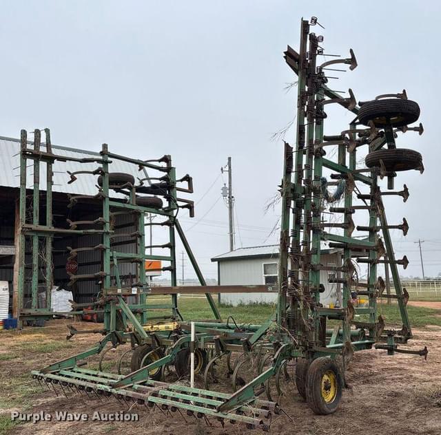 Image of John Deere 1010 equipment image 4