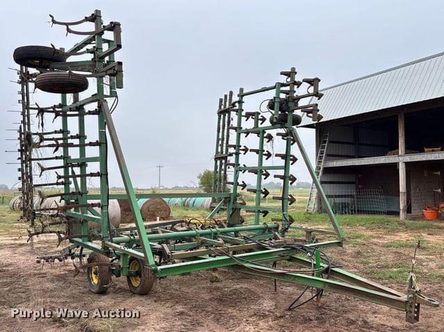 Image of John Deere 1010 equipment image 2
