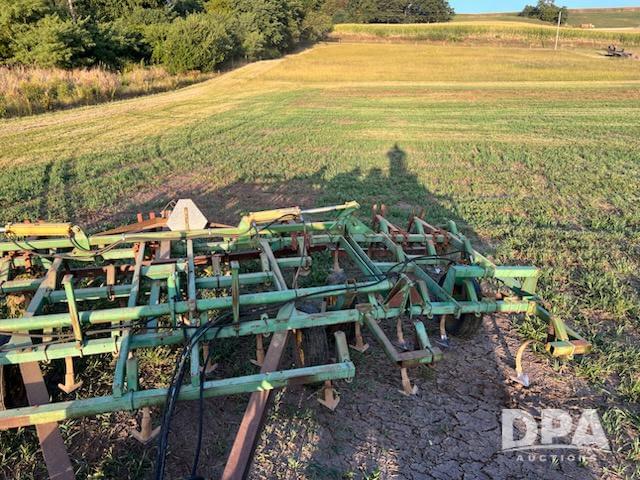 Image of John Deere 1010 equipment image 2