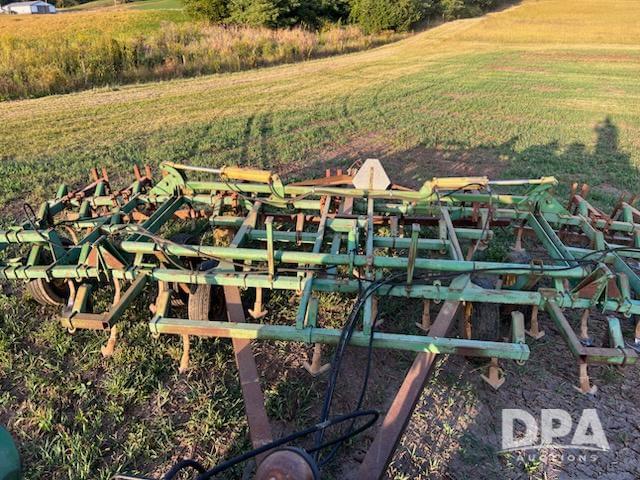 Image of John Deere 1010 equipment image 1