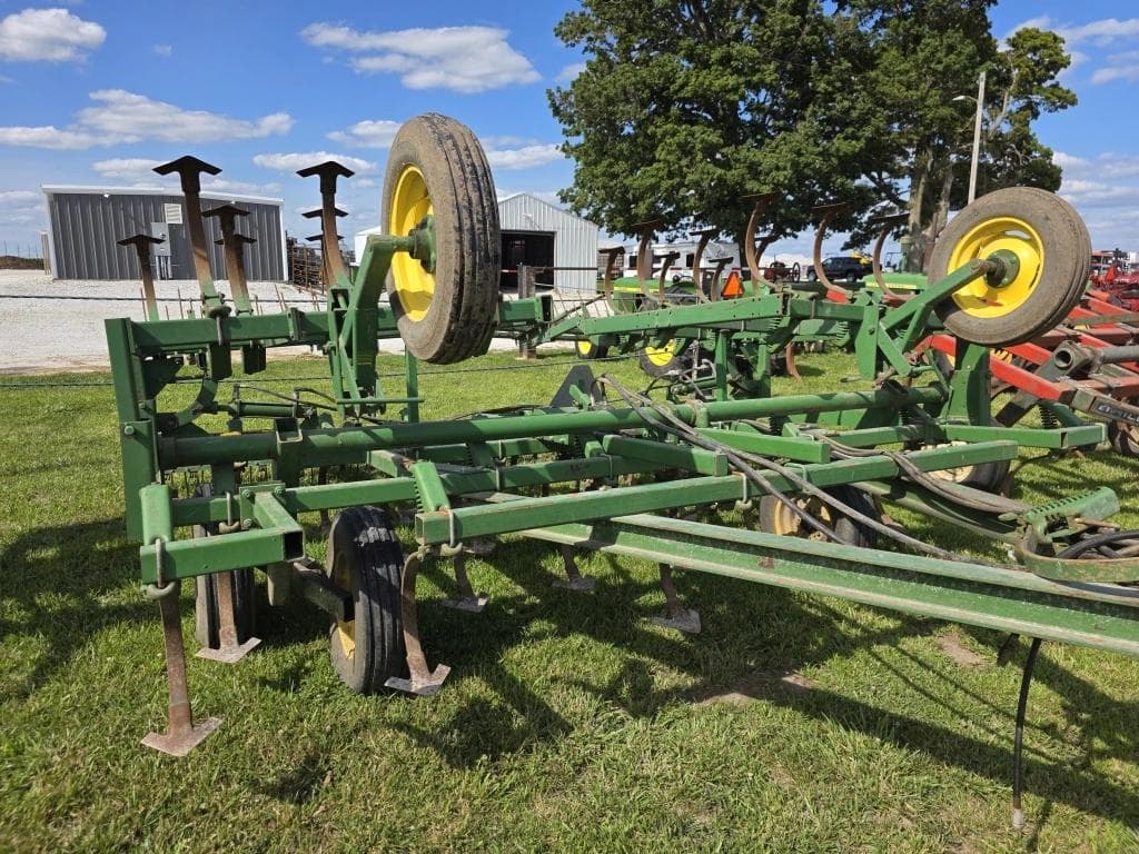 Image of John Deere 1010 Image 1