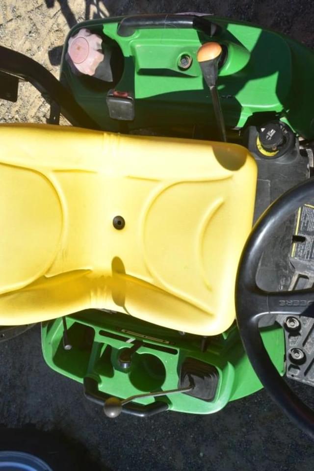 Image of John Deere 1023E equipment image 4