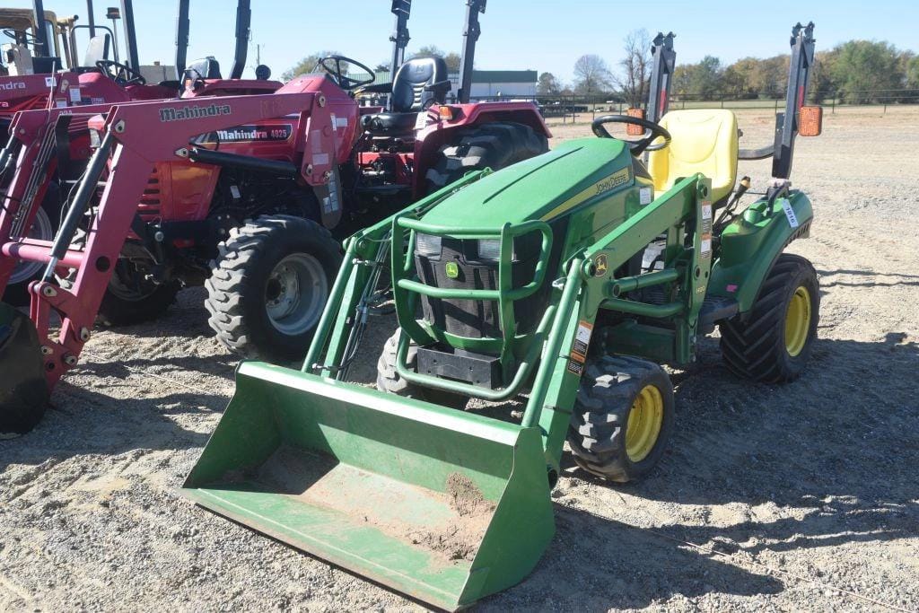 John Deere 1023E Equipment Image0