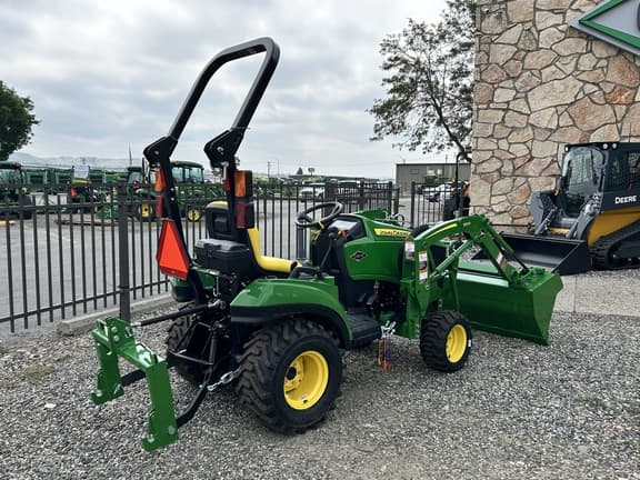 Image of John Deere 1023E equipment image 3