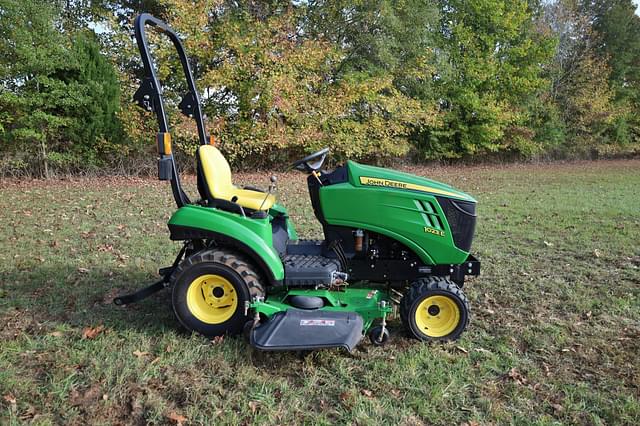 Image of John Deere 1023E equipment image 2