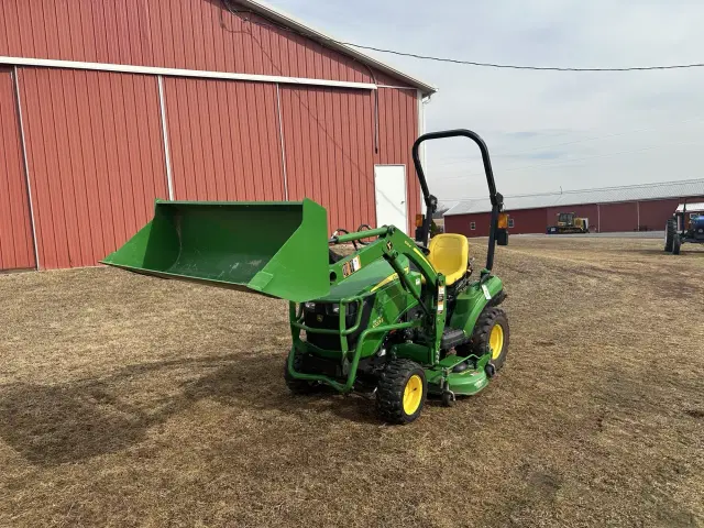 Image of John Deere 1023E equipment image 1