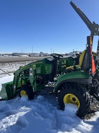 Image of John Deere 1023E equipment image 3