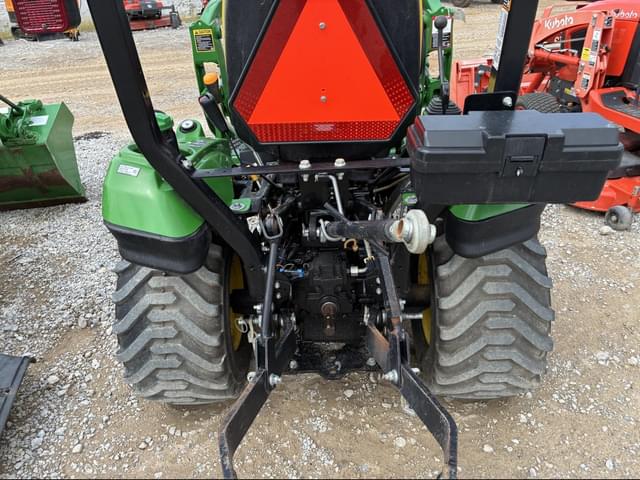 Image of John Deere 1023E equipment image 4
