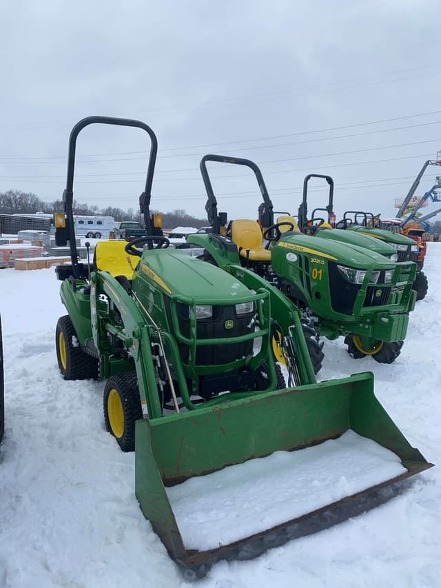 Image of John Deere 1023E equipment image 3