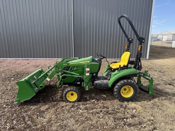 Image of John Deere 1023E equipment image 4