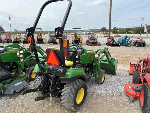 Image of John Deere 1023E equipment image 2
