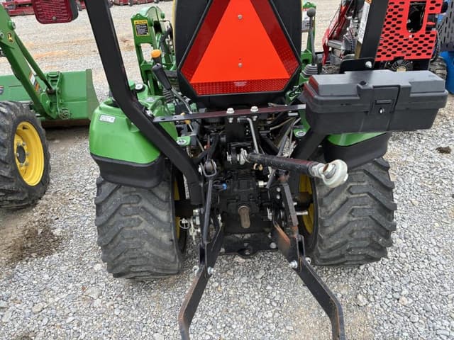 Image of John Deere 1023E equipment image 4