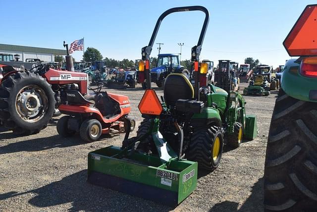 Image of John Deere 1023E equipment image 2