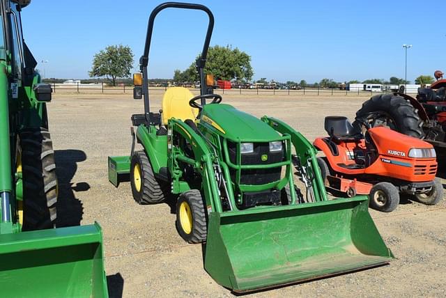 Image of John Deere 1023E equipment image 3