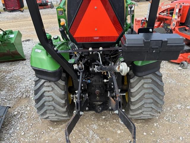 Image of John Deere 1023E equipment image 4