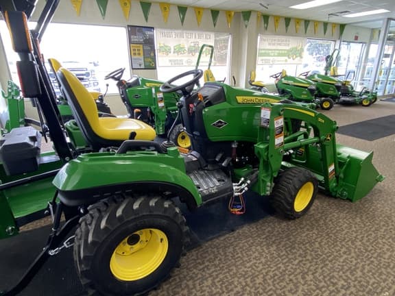 Image of John Deere 1023E equipment image 3