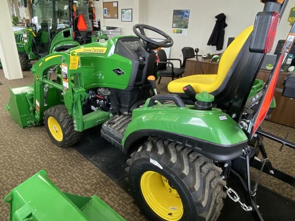 Image of John Deere 1023E equipment image 4