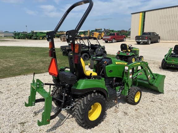 Image of John Deere 1023E equipment image 2