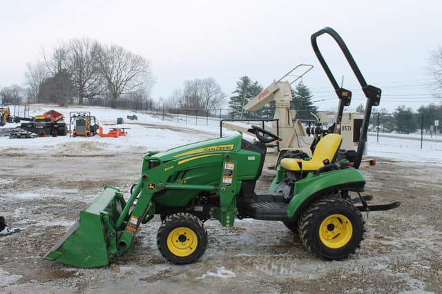 Image of John Deere 1023E equipment image 1