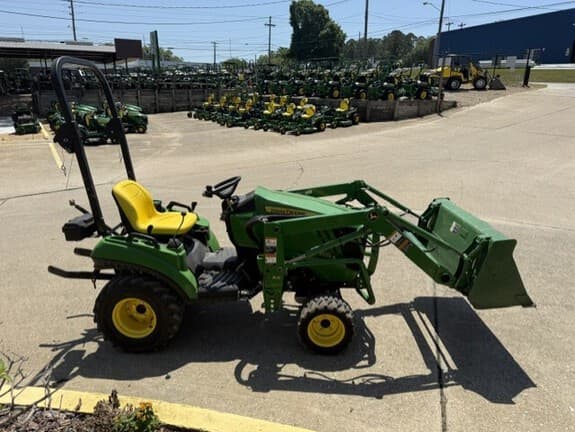 Image of John Deere 1023E equipment image 3