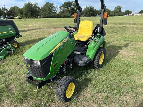 John Deere 1023E Equipment Image0