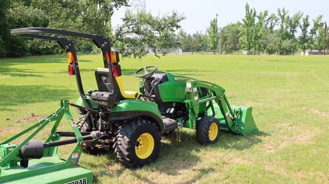 Image of John Deere 1023E equipment image 4