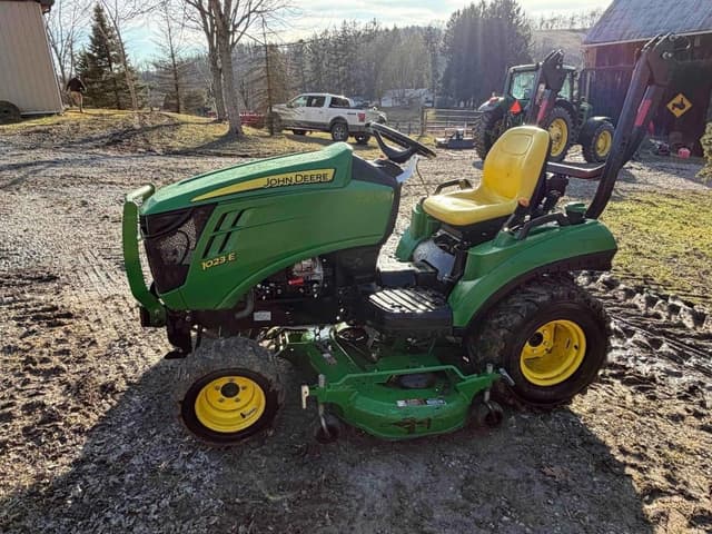 Image of John Deere 1023E equipment image 2