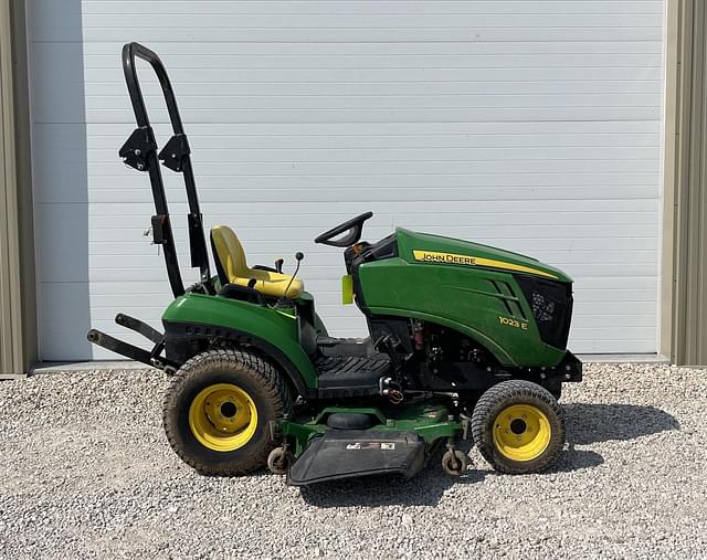 Image of John Deere 1023E equipment image 2