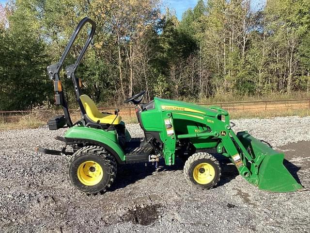 Image of John Deere 1023E equipment image 4