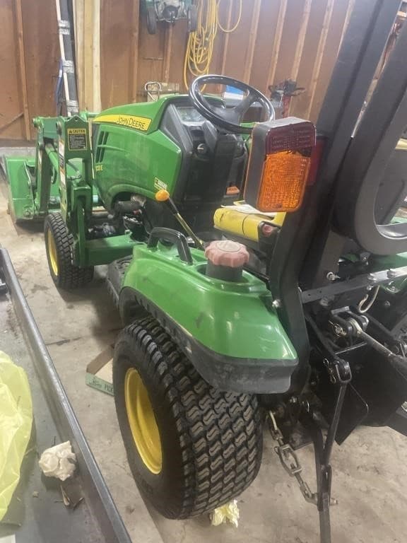 Image of John Deere 1023E equipment image 3