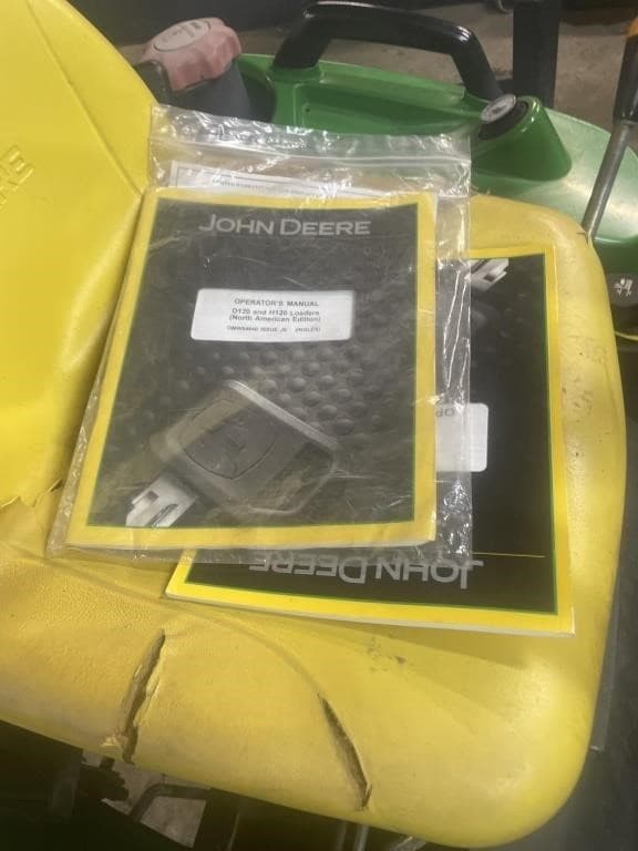 Image of John Deere 1023E equipment image 2