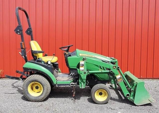 Image of John Deere 1025R equipment image 3