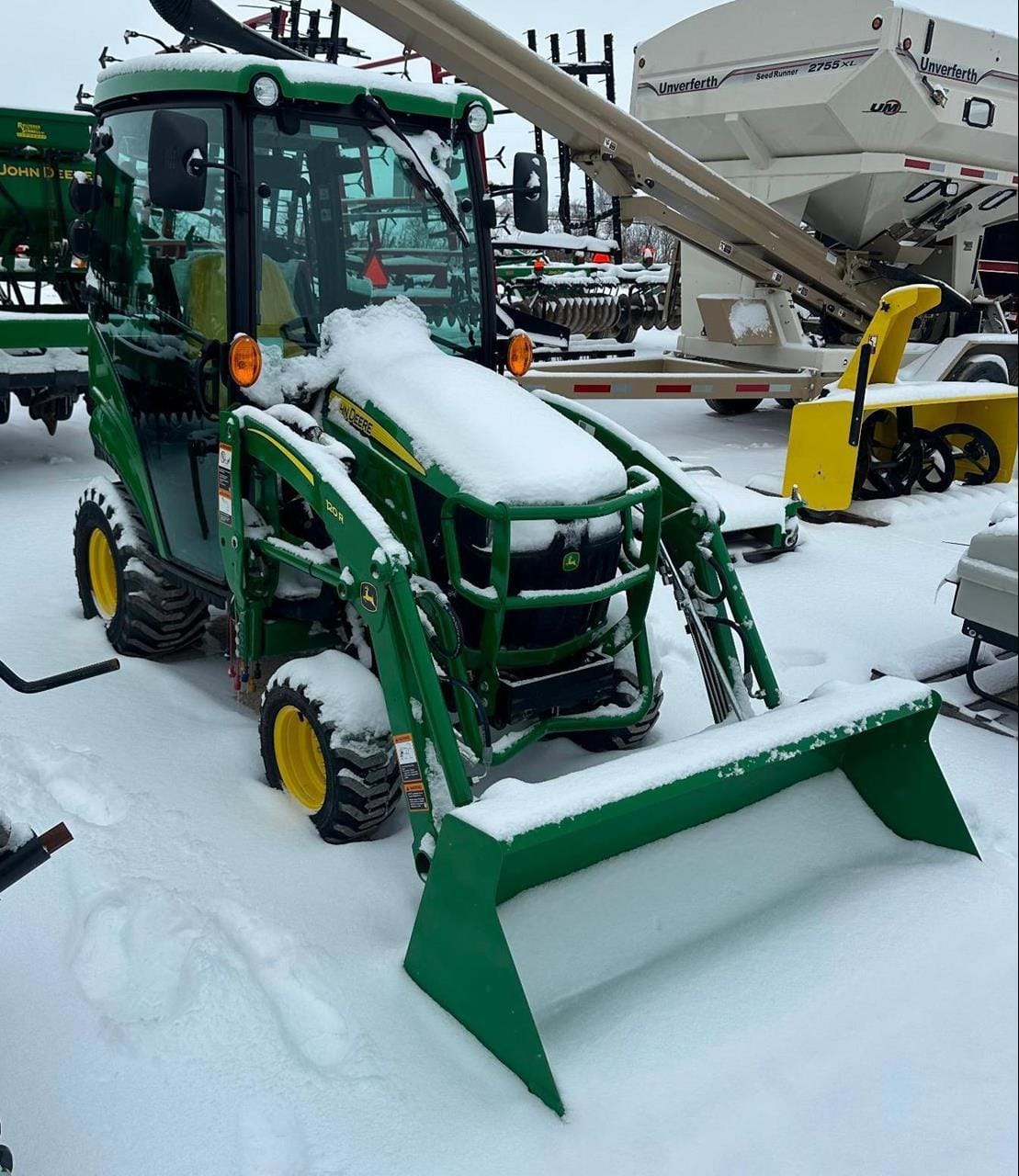 John Deere 1025R Equipment Image0