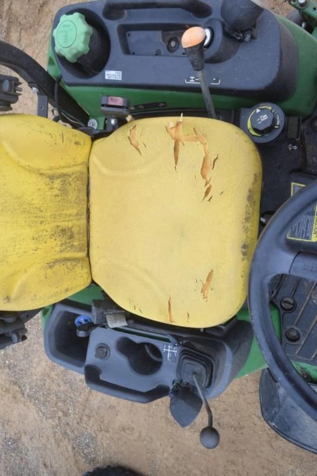 Image of John Deere 1025R equipment image 4