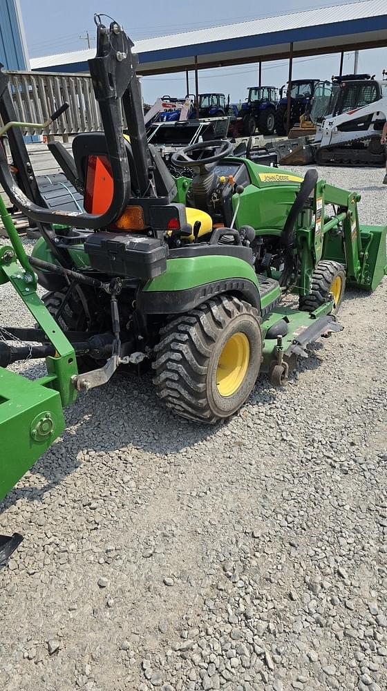 Image of John Deere 1025R equipment image 3