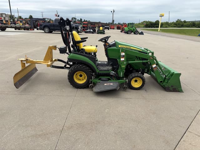 Image of John Deere 1025R equipment image 4